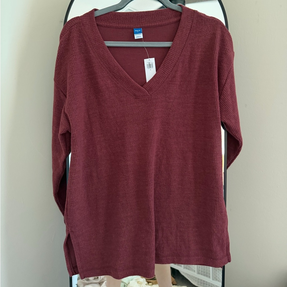 NWT Old Navy Women's Deep Red V-Neck Sweater
